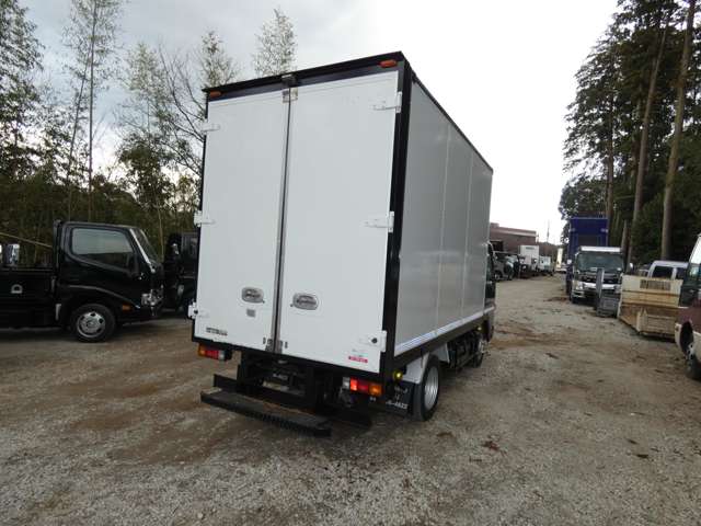 Mitsubishi Fuso Canter 9