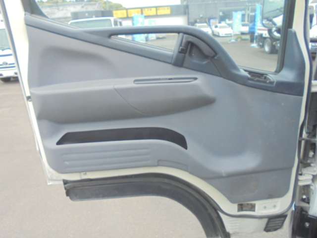 Mitsubishi Fuso Canter 4