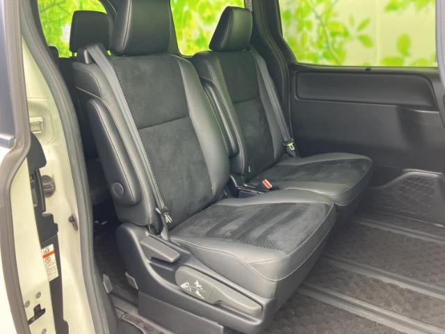 Toyota Voxy 7