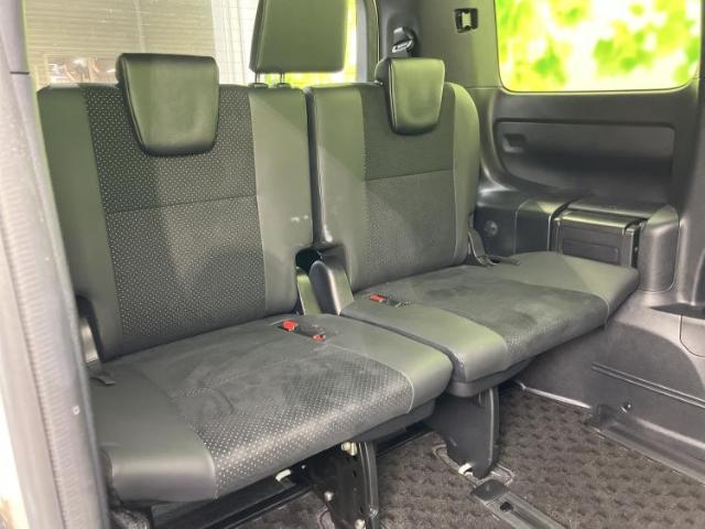 Toyota Voxy 8
