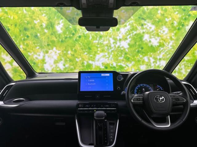 Toyota Voxy 2