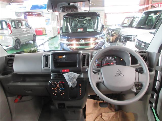 Mitsubishi Minicab Van 14