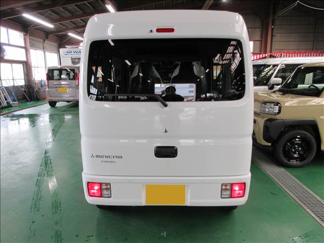 Mitsubishi Minicab Van 9