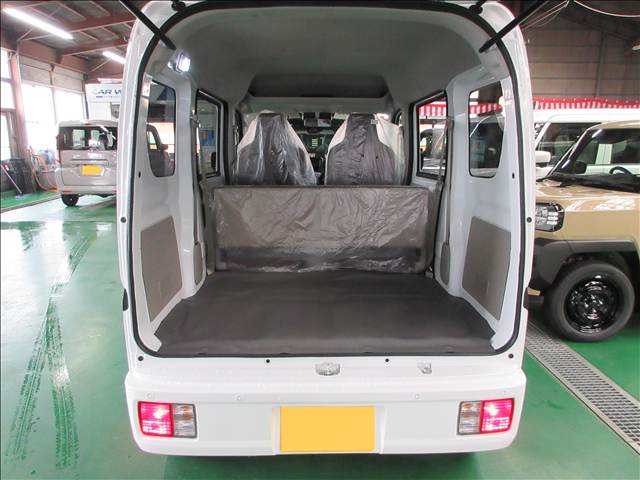 Mitsubishi Minicab Van 11