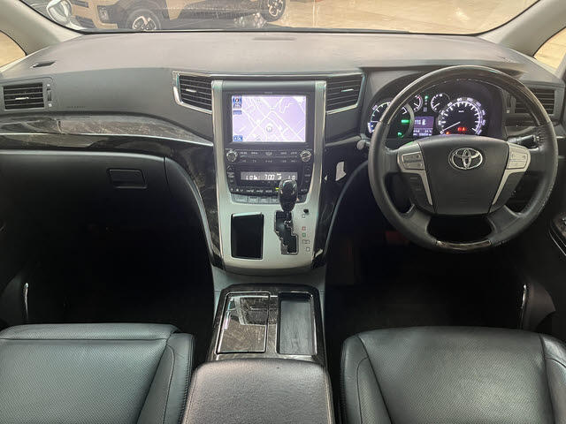 Toyota Vellfire Hybrid 3