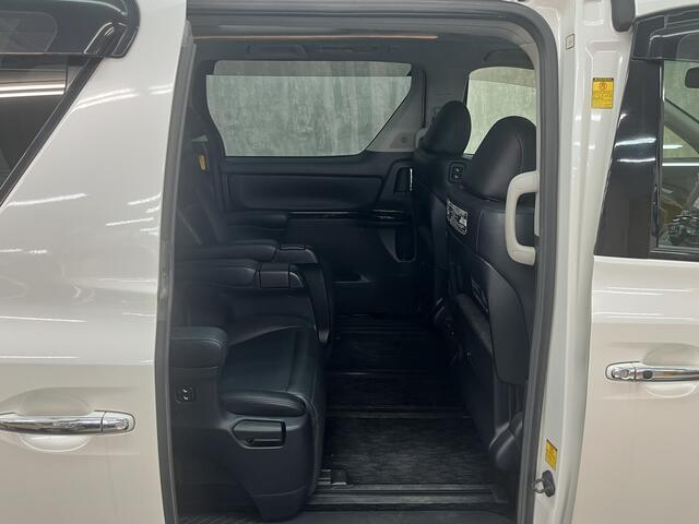 Toyota Vellfire Hybrid 8