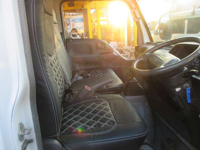 Isuzu Elf 12