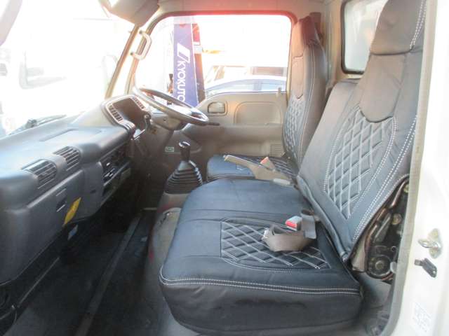 Isuzu Elf 8