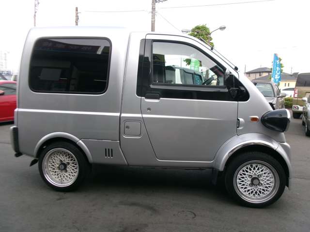 Daihatsu Midget II 5