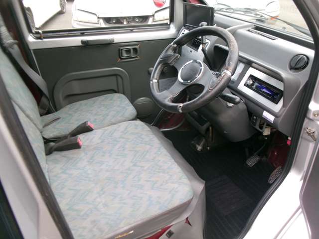 Daihatsu Midget II 9