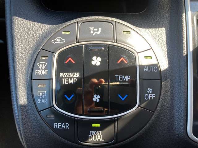 Toyota Voxy 11