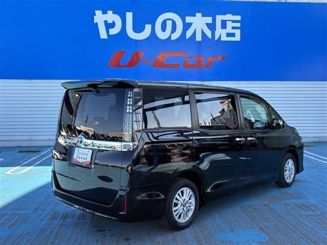 Toyota Voxy 3
