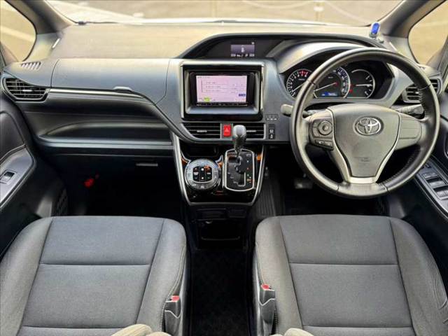 Toyota Esquire 2