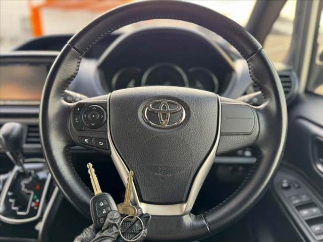 Toyota Esquire 5