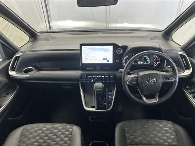 Toyota Voxy 2
