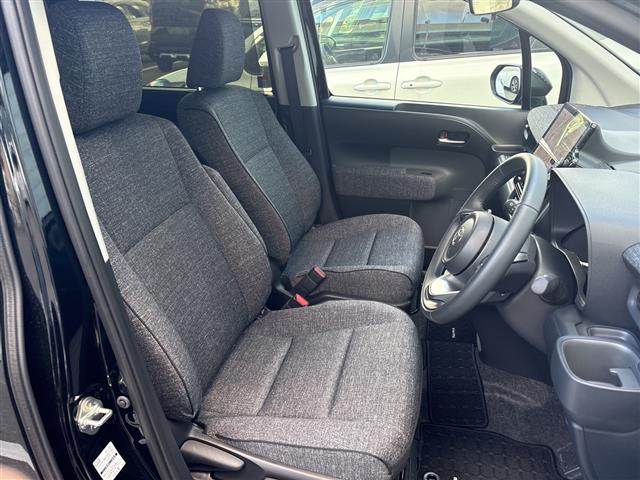 Toyota Sienta 11
