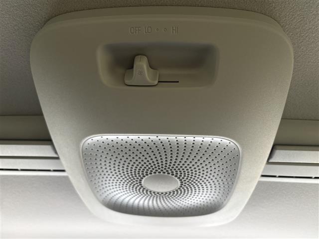 Toyota Sienta 4