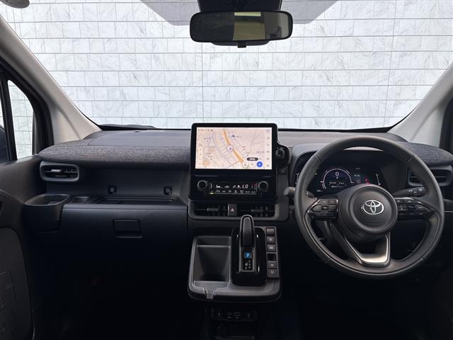 Toyota Sienta 5