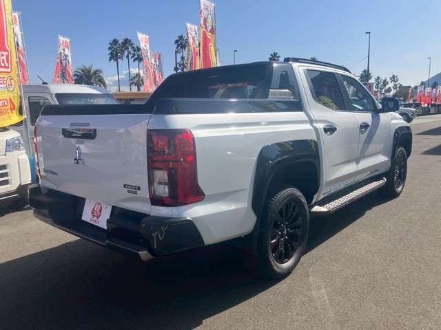 Mitsubishi Triton 11