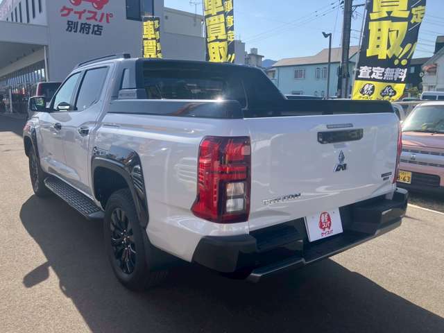 Mitsubishi Triton 9