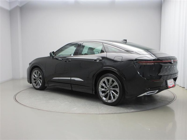 Toyota Crown Crossover 9