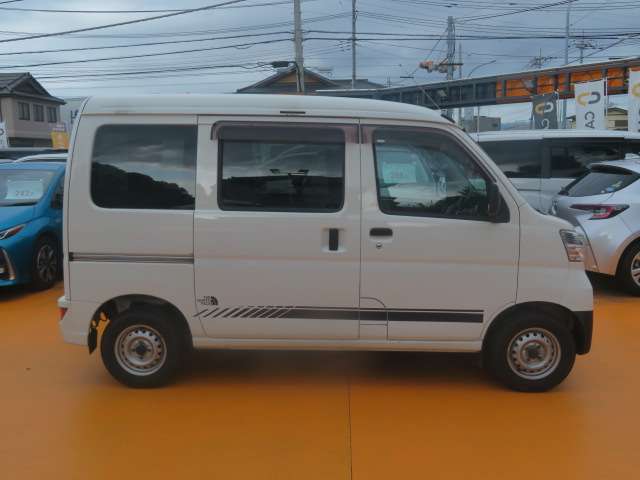 Daihatsu Hijet Cargo 4