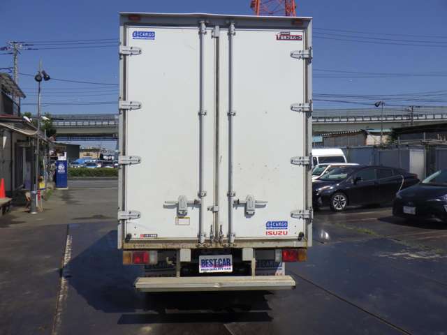 Isuzu Elf 8