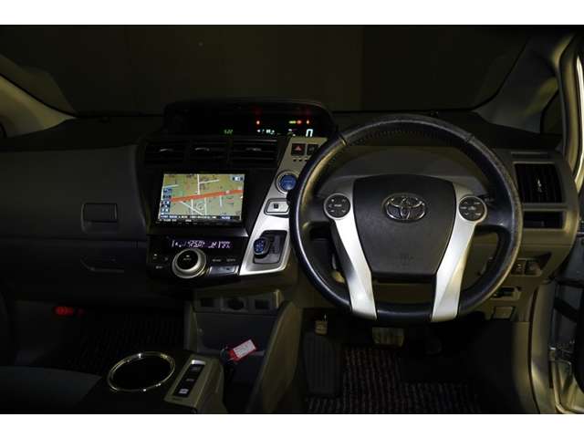Toyota Prius α 3