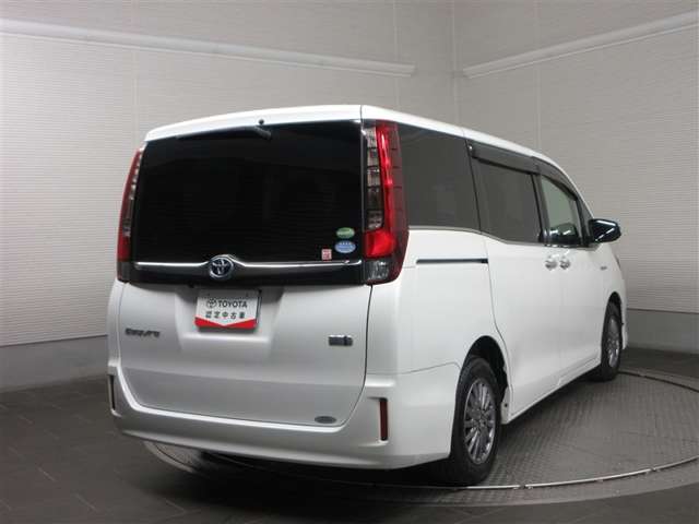 Toyota Esquire 3