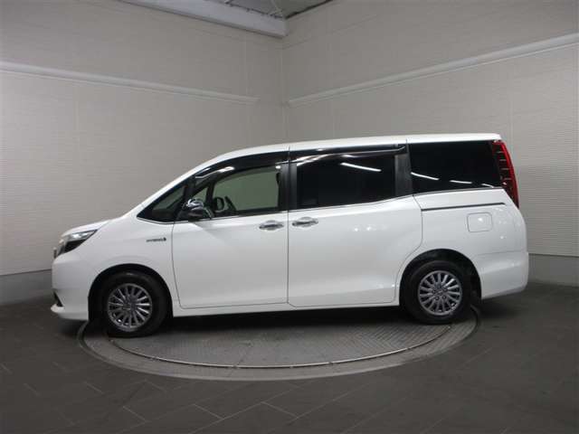 Toyota Esquire 4