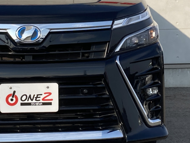 Toyota Voxy 8