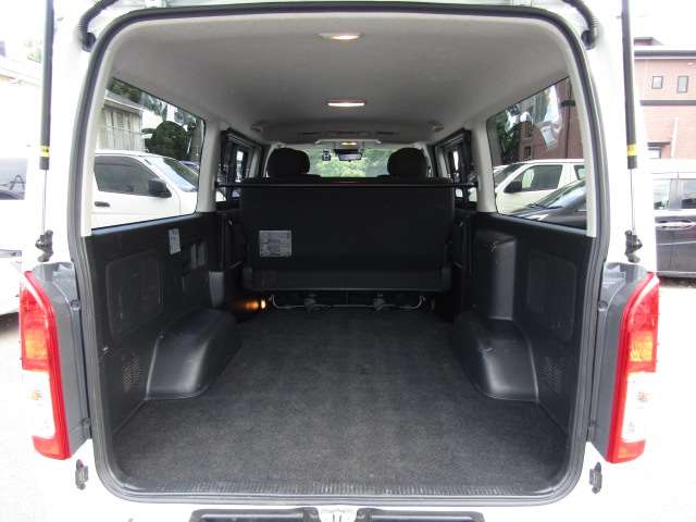 Toyota Hiace Van 11