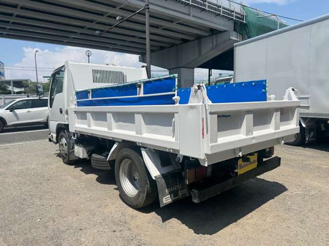 Isuzu Elf 7