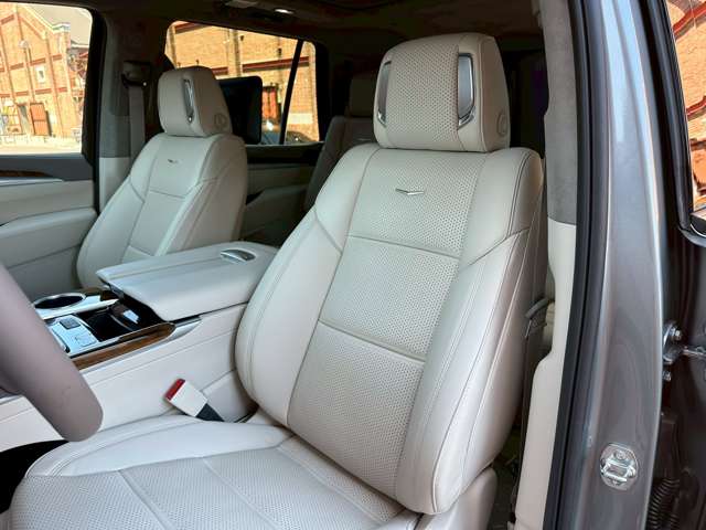 Cadillac エスカレード 4