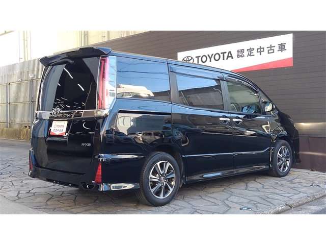 Toyota Noah 5