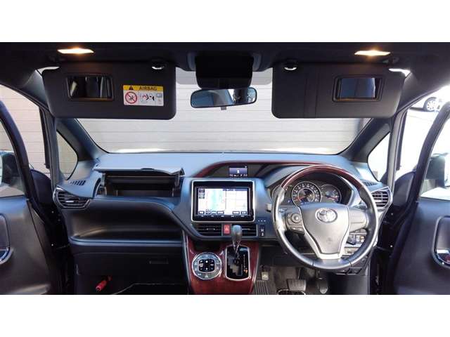 Toyota Noah 7
