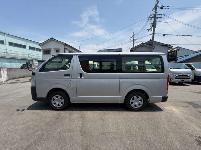 Toyota Hiace Van 4