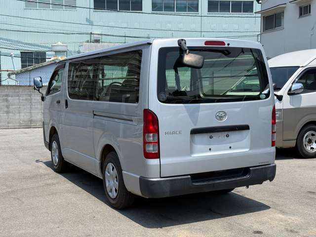 Toyota Hiace Van 5