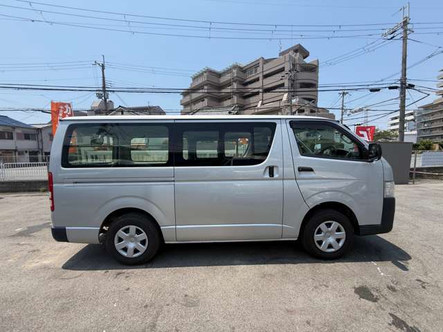 Toyota Hiace Van 8