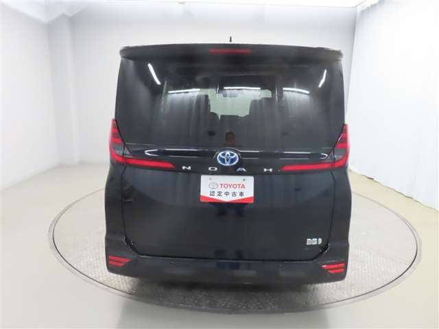 Toyota Noah 4