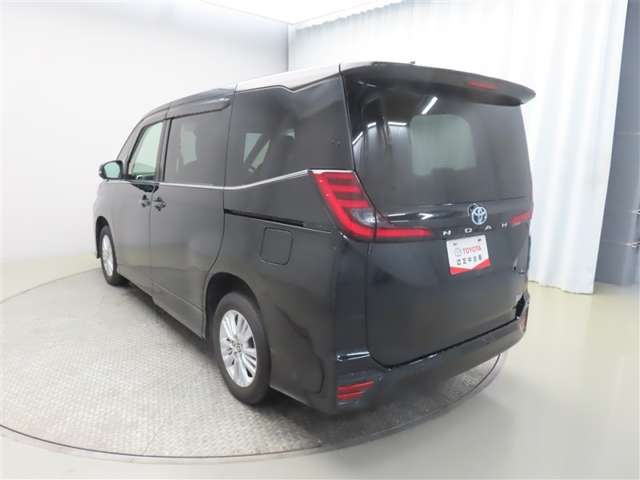 Toyota Noah 5