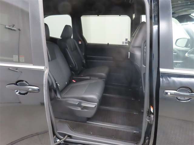 Toyota Noah 9
