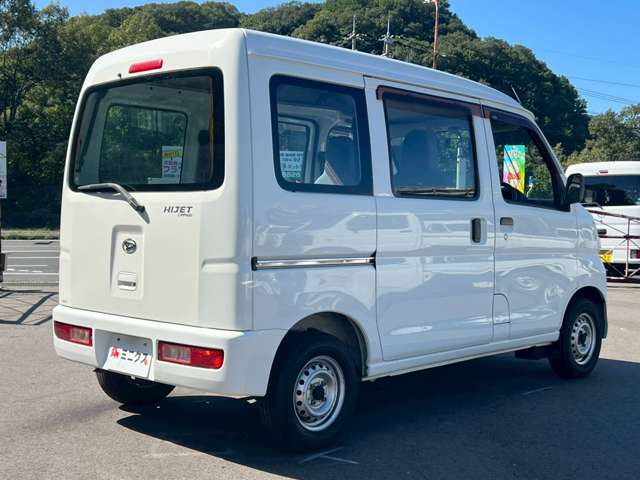 Daihatsu Hijet Cargo 5