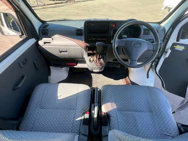Daihatsu Hijet Cargo 8