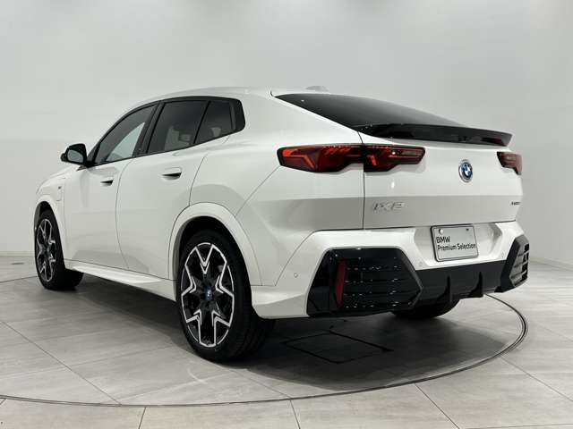 BMW iX2 8