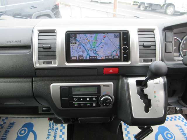 Toyota Hiace Van 11