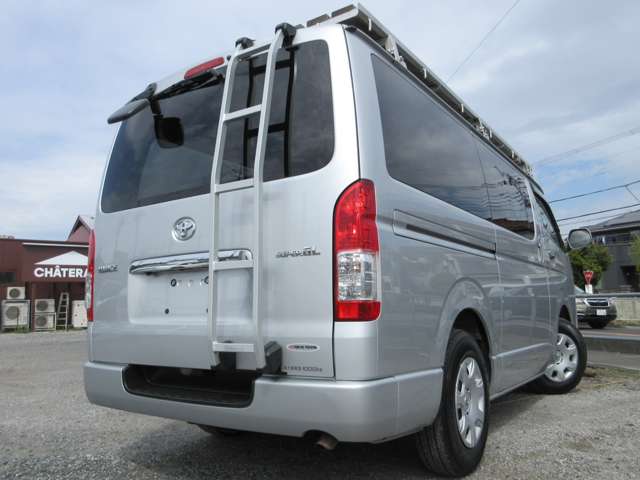Toyota Hiace Van 5