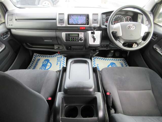 Toyota Hiace Van 7