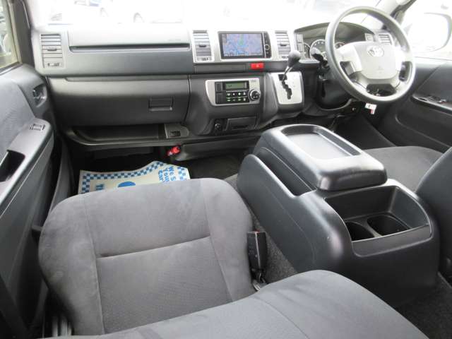 Toyota Hiace Van 8