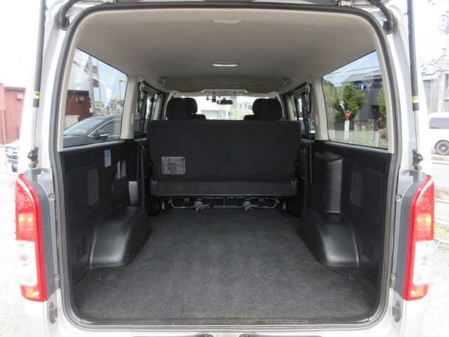 Toyota Hiace Van 10